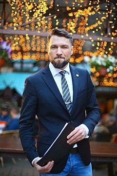 Александр Холтобин