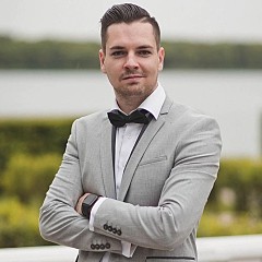 Александр Серов
