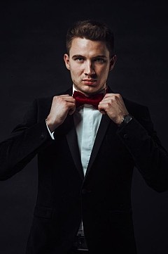 Анатолий Максимов
