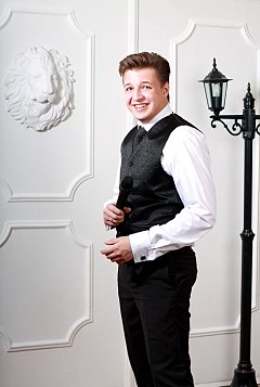 Владислав Левков